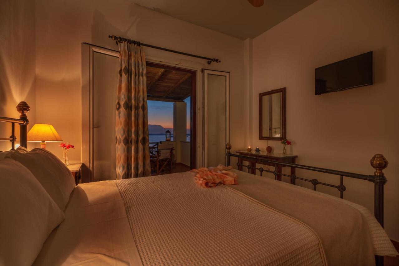 Reggina'S Apartments Finikas  Bagian luar foto