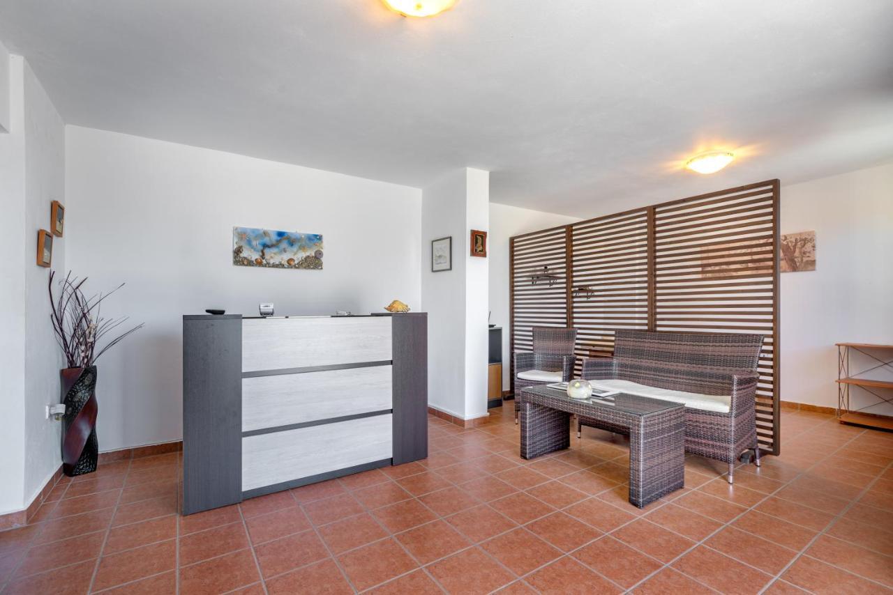 Reggina'S Apartments Finikas  Bagian luar foto