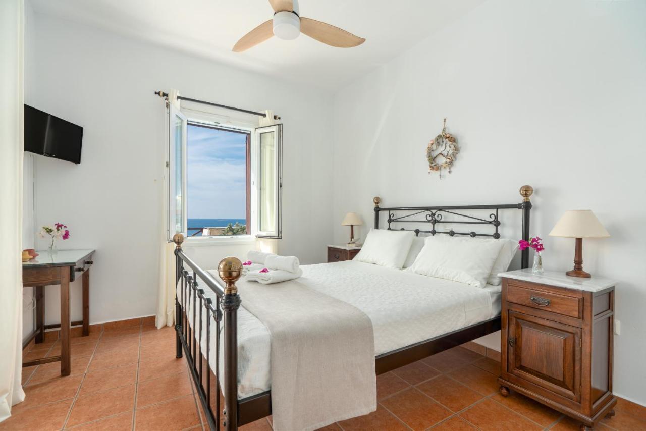 Reggina'S Apartments Finikas  Bagian luar foto